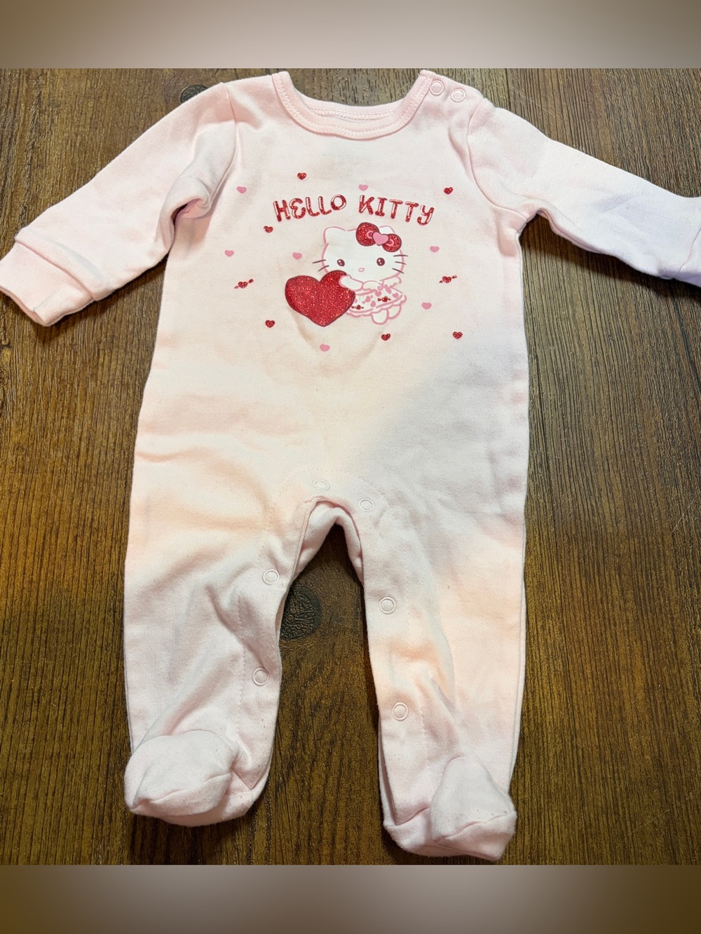 Hello Kitty Outfit - Picture 1 of 3